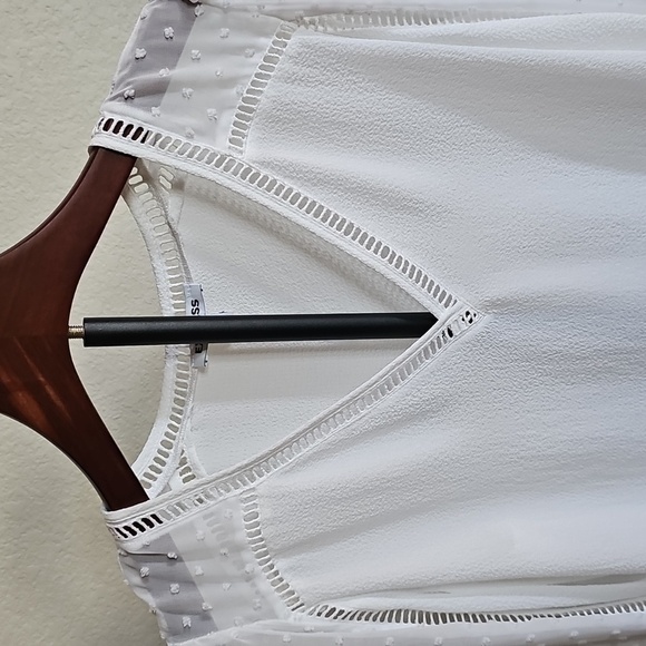 Express White Top - Picture 6 of 6